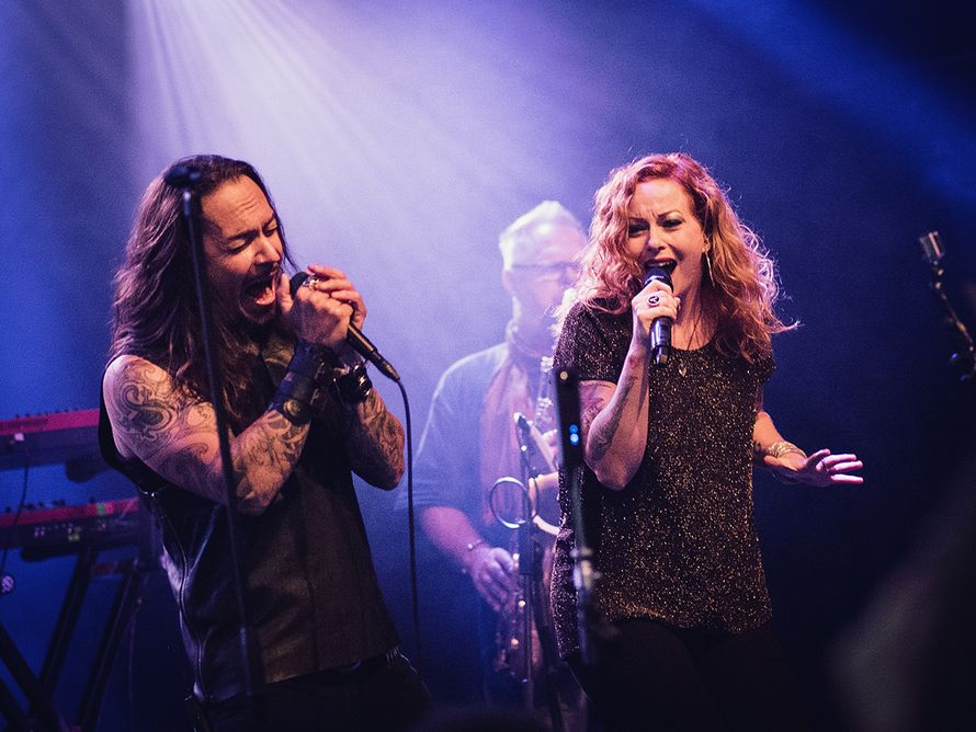 AMORPHIS feat. Anneke van Giersbergen выпустили концертную запись Her Alone