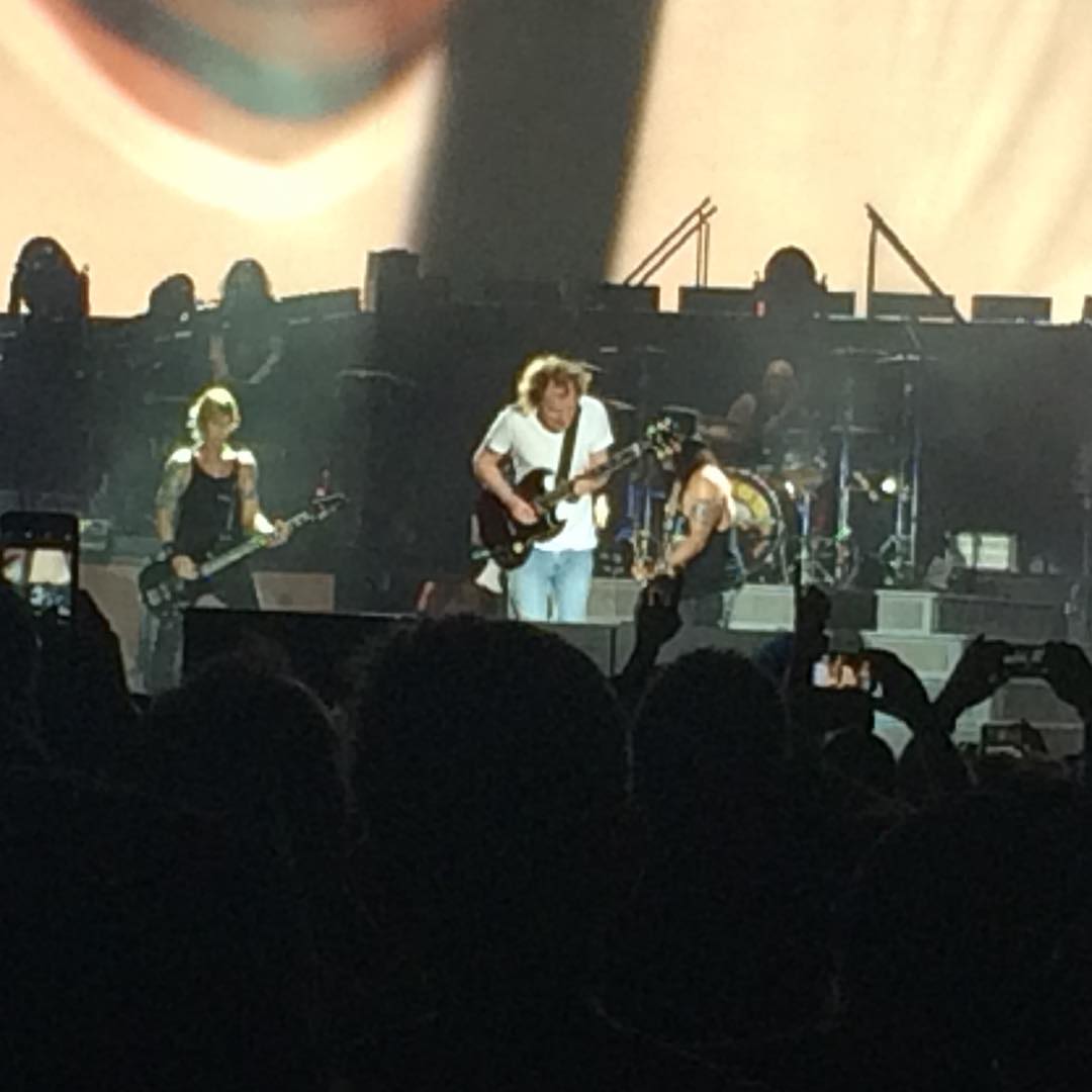 Гитарист АС/DC Angus Young выступил с Guns N’ Roses на концерте в Сиднее