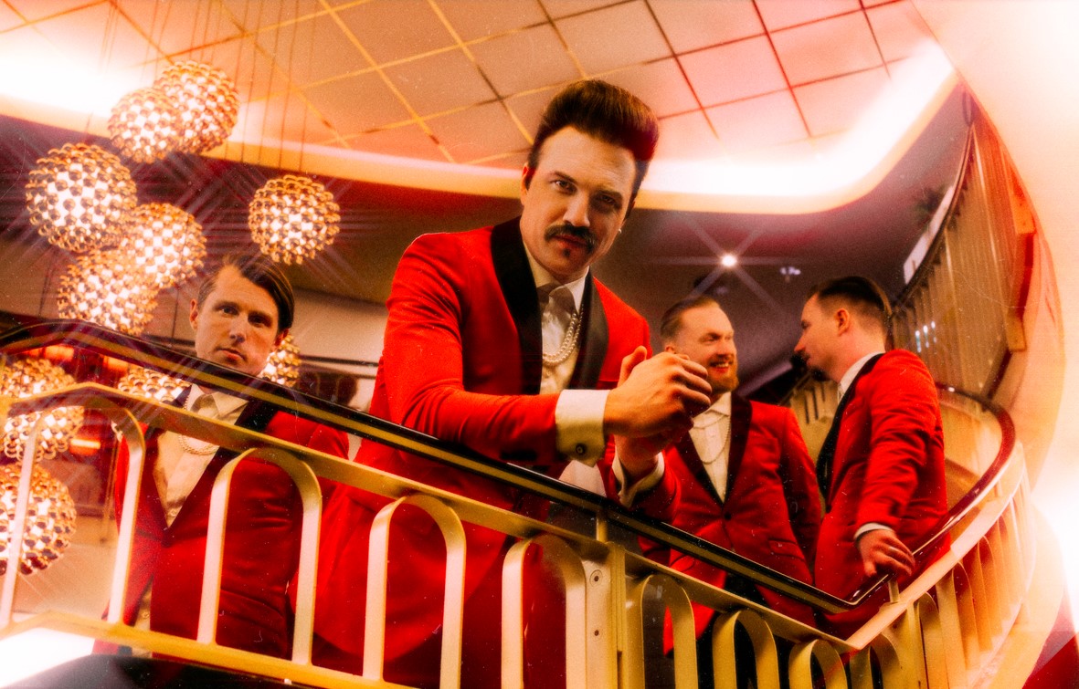 Новый клип ROYAL REPUBLIC — Anna-Leigh
