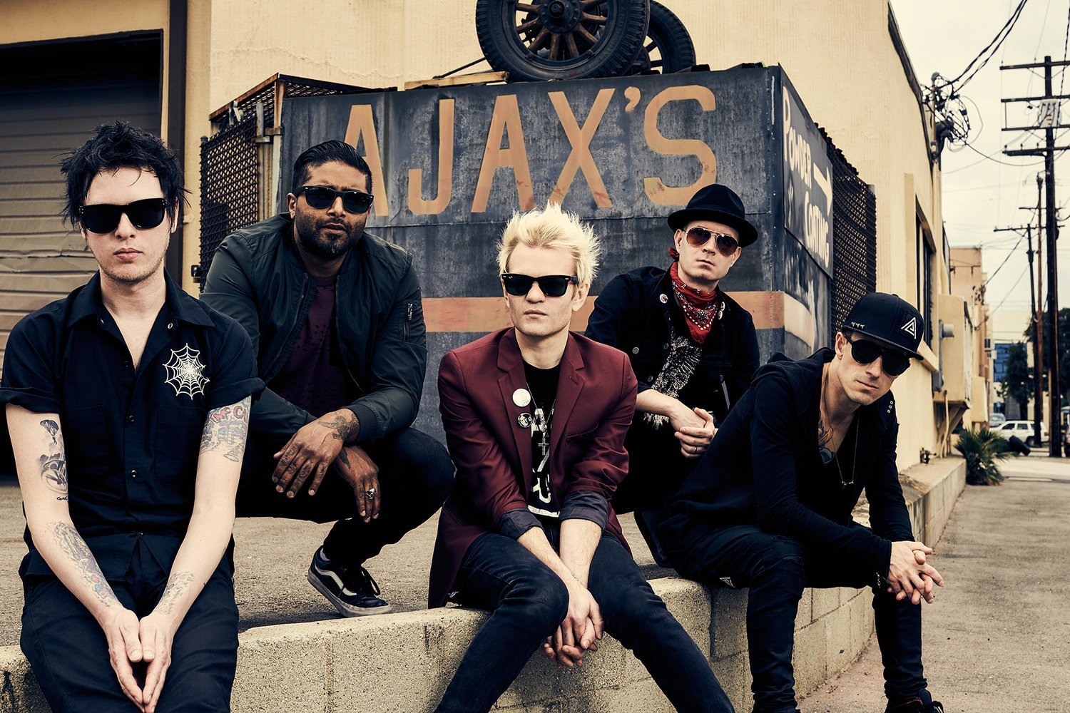 Новый клип SUM 41 — Out For Blood