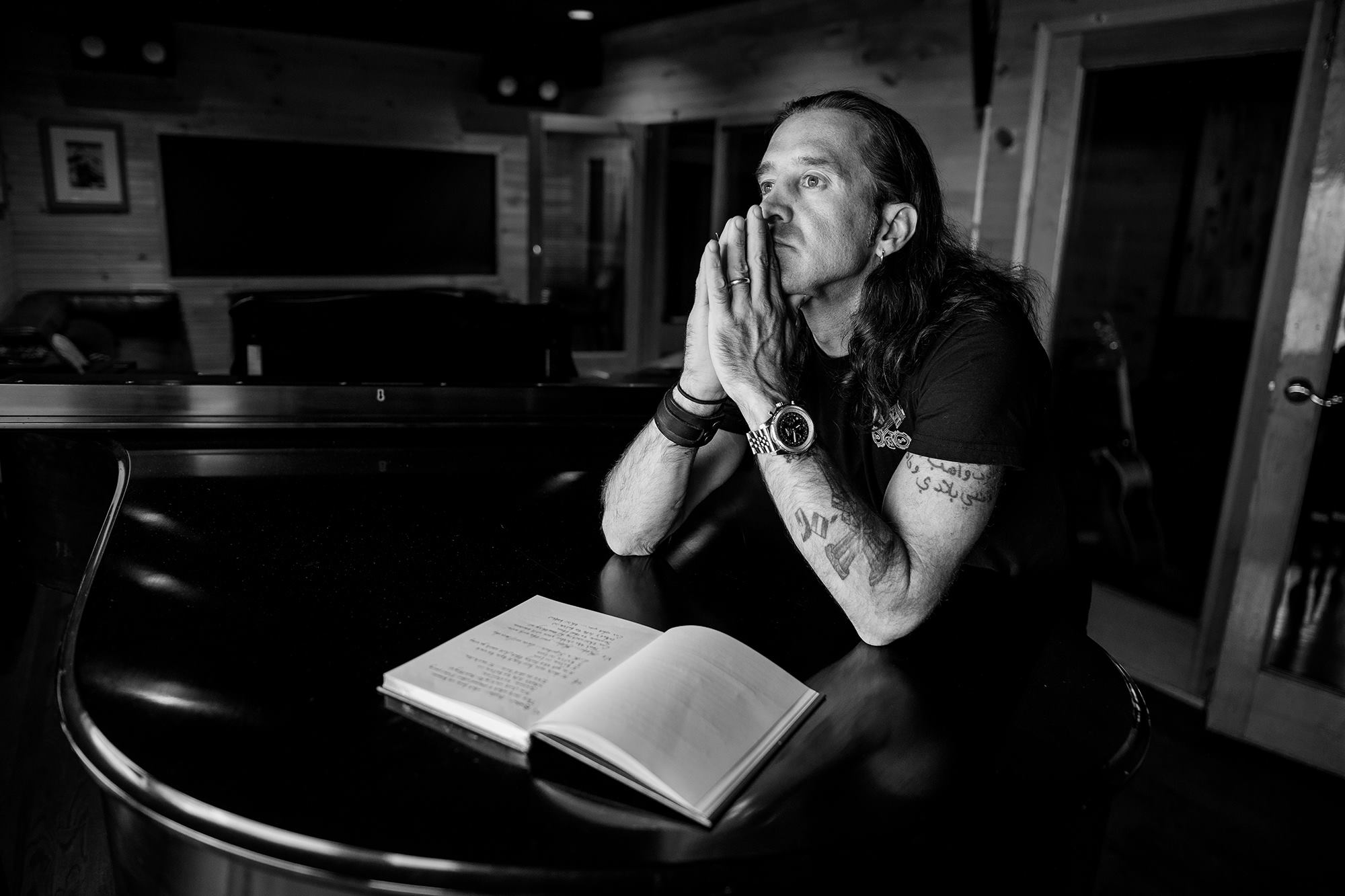 Новый альбом SCOTT STAPP (Creed) — The Space Between The Shadows (2019)